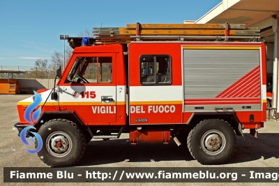 Iveco VM90 
Vigili del Fuoco
Comando Provinciale di Ascoli Piceno
Distaccamento Permanente di Fermo (FM)
Polisoccorso allestimento Baribbi
VF 16609
Parole chiave: Iveco VM90 VF16609