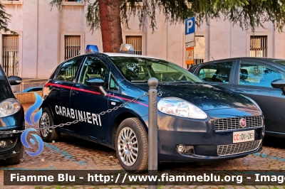 Fiat Grande Punto
Carabinieri
CC DI 261
Parole chiave: Fiat Grande_Punto CCDI261
