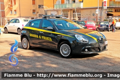 Alfa Romeo Nuova Giulietta
Guardia di Finanza
GdiF 486 BK
Parole chiave: Alfa-Romeo Nuova_Giulietta GdiF486BK