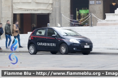 Fiat Grande Punto
Carabinieri
CC CK 488

Parole chiave: Fiat Grande_Punto CCCK488