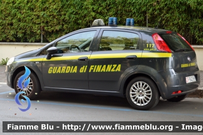 Fiat Grande Punto
Guardia di Finanza
GdiF 942 BH
Parole chiave: Fiat Grande_Punto GdiF942BH Le_Giornate_della_Polizia_Locale_2018