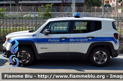 Jeep Renegade
Polizia Municipale di Medesano (PR)
POLIZIA LOCALE YA 208 AG
Parole chiave: Jeep Renegade POLIZIALOCALEYA208AG Le_Giornate_della_Polizia_Locale_2018