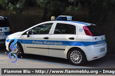 Fiat Grande Punto
Polizia Locale
Cesena (FC)
POLIZIA LOCALE YA 808 AA
Parole chiave: Fiat Grande_Punto POLIZIALOCALEYA808AA Le_Giornate_della_Polizia_Locale_2019