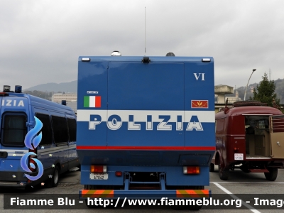 Iveco 190-30 4x4
Polizia di Stato
 VI Reparto Mobile Genova
 Allestimento Nuova Ma.Na.Ro.
 POLIZIA A7042
Parole chiave: Iveco / 190-30_4x4 / POLIZIAA7042