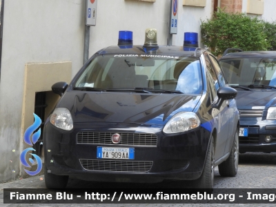 Fiat Grande Punto
Polizia Municipale di Bevagna (PG)
"Unione dei Comuni Terre dell'Olio e del Sagrantino"
Parole chiave: Fiat / grande_punto
