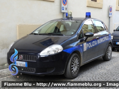 Fiat Grande Punto
Polizia Municipale di Bevagna (PG)
"Unione dei Comuni Terre dell'Olio e del Sagrantino"
Parole chiave: Fiat / grande_punto