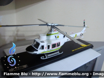 Agusta Bell AB412
Guardia di finanza
Modello in scala 1/43
Parole chiave: Agusta-Bell AB412