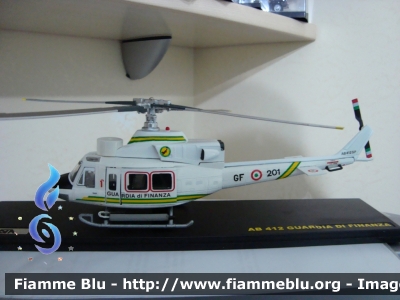 Agusta Bell AB412
Guardia di finanza
Modello in scala 1/43
Parole chiave: Agusta-Bell AB412