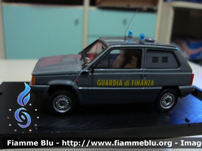Fiat Panda II serie
Guardia di Finanza
Unità Cinofile
Modello in scala 1/43
Parole chiave: Fiat Panda_IIserie