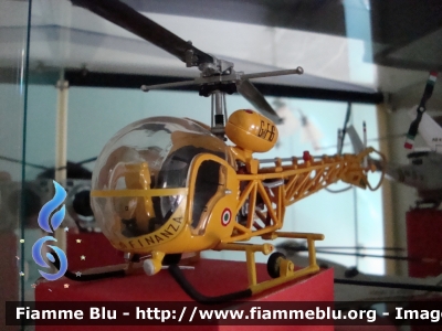 Agusta Bell AB47
Guardia di Finanza
Modello in scala 1/43
Parole chiave: Agusta-Bell AB47
