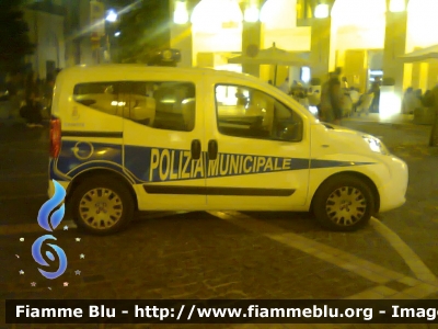 Fiat Qubo 
Polizia Municipale Caserta
POLIZIA LOCALE YA 795 AA
Parole chiave: fiat qubo