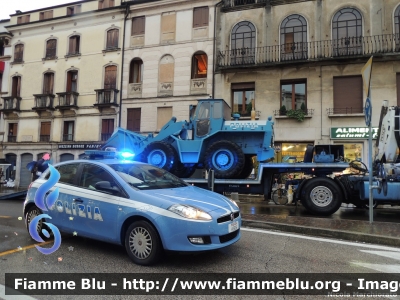 Fiat Nuova Bravo 
 Polizia di Stato
Squadra Volante
POLIZIA H5937  
-Fotografata durante l'emergenza esondazione del fiume Bacchiglione a Vicenza del 16 maggio 2013-
Parole chiave: fiat nuova_bravo POLIZIAH5937