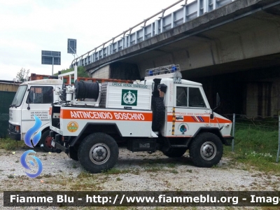 Iveco VM90
Pubblica Assistenza Croce Verde Viareggio Sigla Veicolo: 33 Servizio Antincendio Boschivo
Parole chiave: Iveco VM90