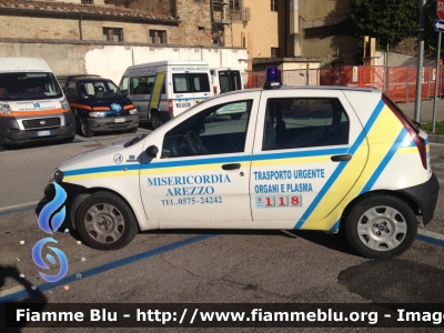Fiat Punto III serie
Misericordia di Arezzo (Ar)
Allestimento Maf
Codice automezzo: M11
Trasporto urgente organi e plasma
Parole chiave: Misericordia Arezzo 118 M11 Punto Fiat Trasporto organi plasma Maf