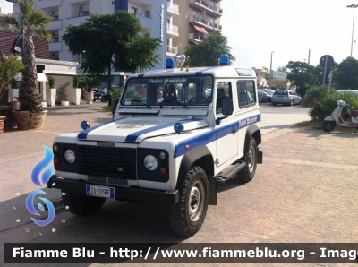 Land Rover Defender 90
Polizia Municipale
Comune di Riccione (RI)
CODICE AUTOMEZZO: 15
Parole chiave: Landrover Defender_90