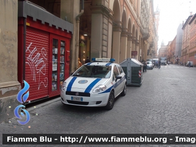Fiat Grande Punto
Polizia Municipale Bologna (BO)
CODICE AUTOMEZZO: 65
Parole chiave: Fiat Grande_Punto