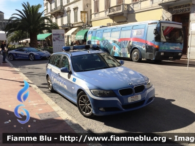 Bmw 320 Touring E91 restyle
Polizia di Stato 
Polizia Stradale
Poliza H4277
Fotografata in occasione della manifestazione Ecomobility a Montecatini Terme (PT) il 24/10/2015
Parole chiave: Bmw 320_Touring_E91_Restyle