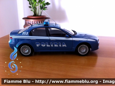 Alfa-Romeo 159
Polizia di Stato
Modello in scala 1/24 Burago - scritte e accessori FRG24
