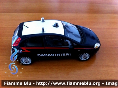Fiat Grande Punto
Carabinieri
Modello in scala 1/24
