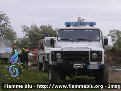 Land-Rover Defender 130
Regione Lombardia
Protezione civile
Colonna mobile regionale
Parco Ticino
Distaccamento di Vigevano (PV)
