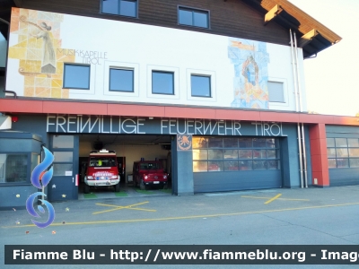 Caserma
Vigili del Fuoco
Unione Distrettuale Merano - Bezirksverband Meran
Corpo Volontario di Tirolo - Freiwillige Feuerwehr Tirol (BZ)
