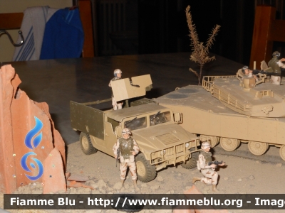Diorama  "Guerra Iraq 2003" 
M1 Abrams, Hummer M998
U.S Army
Modello in scala 1:43
