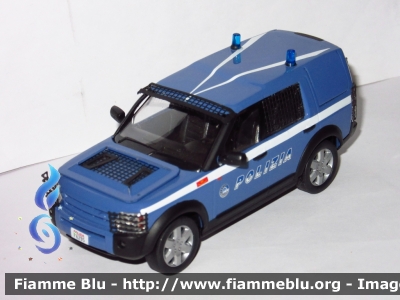 Land Rover Discovery 3
Polizia di Stato
Reparto Mobile
Modello in scala 1:43

Parole chiave: Land-Rover Discovery_3