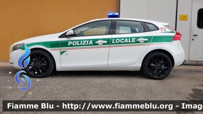 Volvo V40
Polizia Locale
Marcallo con Casone e Mesero
Allestimento Bertazzoni
POLIZIA LOCALE YA 172 AF
Parole chiave: Volvo V40 POLIZIALOCALEYA172AF