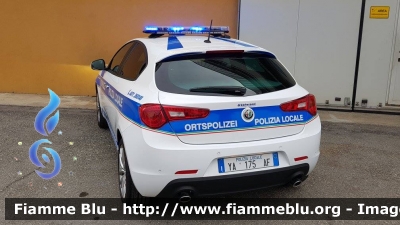 Alfa-Romeo Nuova Giulietta
Polizia Locale 
Comune di Fiè Allo Sciliar (BZ)
Allestimento Bertazzoni
POLIZIA LOCALE YA 175 AF
Parole chiave: Alfa-Romeo Nuova_Giulietta POLIZIALOCALEYA175AF