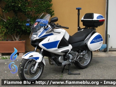 Honda Deauville 700
Polizia Municipale - StadtPolizei
Merano - Meran (BZ)
Allestimento Bertazzoni
Parole chiave: Honda Deauville_700