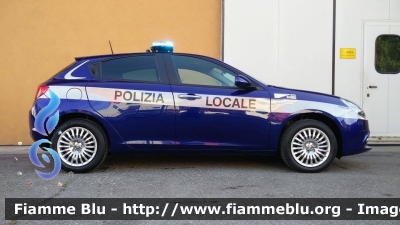 Alfa Romeo Nuova Giulietta
Polizia Locale
Mirano (VE)
Allestimento Bertazzoni
POLIZIA LOCALE YA 682 AN
POLIZIA LOCALE YA 683 AN
POLIZIA LOCALE YA 684 AN

Parole chiave: Alfa-Romeo Nuova_Giulietta POLIZIALOCALEYA682AN POLIZIALOCALEYA683AN POLIZIALOCALEYA684