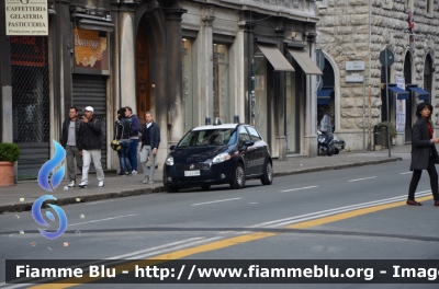 Fiat Grande Punto
Carabinieri
CC CJ 908
Parole chiave: Fiat_Grande_punto