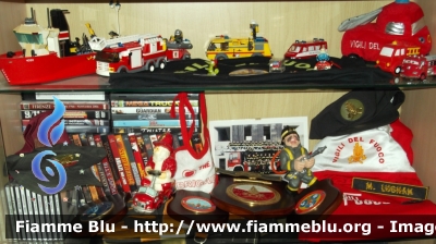 Pompieri in Lego, DVD a tema antincendio, gadget e varie a tema.
