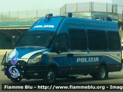 Iveco Daily V serie
Polizia di Stato
Reparto Mobile
POLIZIA H9652
Parole chiave: Iveco Daily_Vserie POLIZIAH9652