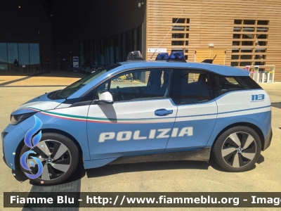 Bmw I3
Polizia di Stato
Polizia per Expo 2015
Allestito Focaccia
Decorazione Grafica Artlantis
POLIZIA F3705
Parole chiave: Bmw I3 POLIZIAF3705