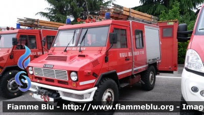 Iveco VM90
Vigili del Fuoco
Comando Provinciale di Treviso
Polisoccorso allestimento Baribbi
VF 16488
Parole chiave: Iveco VM90 VF16488
