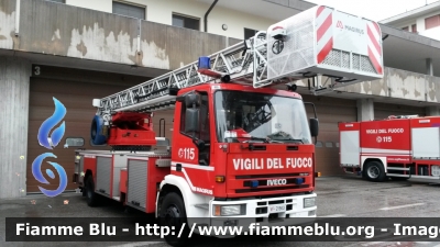 Iveco EuroFire 150E28 I serie
Vigili del Fuoco
Comando Provinciale di Treviso
AutoScala da 30 metri allestimento Iveco-Magirus
VF 21963
Parole chiave: Iveco EuroFire_150E28_Iserie VF21963