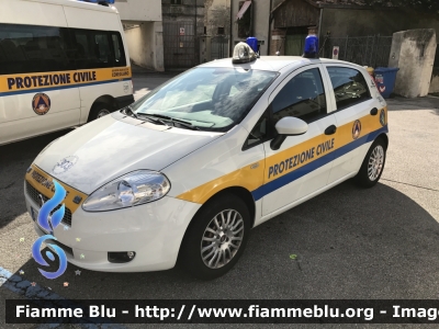 Fiat Grande Punto
Protezione Civile
Associazione "Cavalieri dell'Etere" di Conegliano (TV)
Coordinamento Provinciale Zona 3 - "303"
Parole chiave: Fiat Grande_Punto