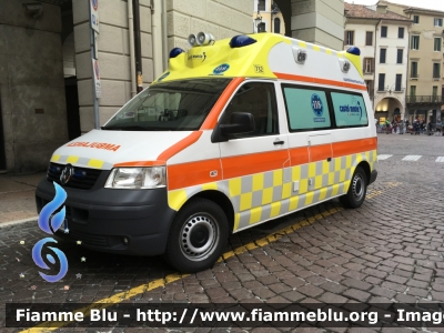Volkswagen Transporter T5
Cooperativa sociale Castel Monte Onlus
Ambulanza convenzionata
SUEM 118 Treviso Emergenza
"732"
Allestimento Class
Parole chiave: Volkswagen Transporter_T5 Ambulanza