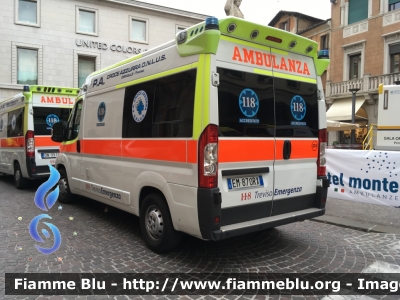 Fiat Ducato X250
Pubblica Assistenza Croce Azzurra Ormelle (TV)
Convenzionata SUEM 118 Treviso Emergenza
Allestita Nepi
"374"
Parole chiave: Fiat Ducato_X250 Ambulanza