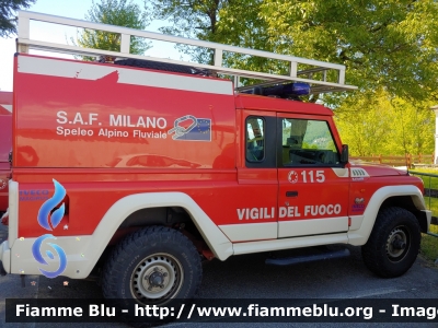 Iveco Massif
Vigili del Fuoco
Comando Provinciale di Milano
Nucleo Speleo Alpino Fluviale
VF 26063
Parole chiave: Iveco Massif VF26063