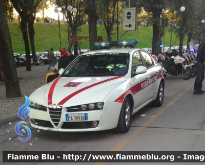 Alfa-Romeo 159
Polizia Municipale Lucca
Automezzo con cellula di sicurezza
POLIZIA LOCALE YA 289 AB
Numero automezzo: 11
Parole chiave: Alfa-Romeo 159 POLIZIALOCALEYA289AB