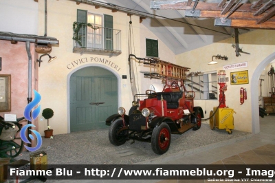 Fiat 15TER
Vigili del Fuoco
Galleria Storica di Chiavenna (SO)
Autopompa anno 1908
Parole chiave: Fiat 15TER