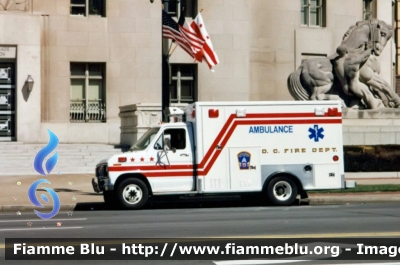 Ford Ecoline
United States of America - Stati Uniti d'America
District of Columbia Fire and EMS
Parole chiave: Ambulanza Ambulance