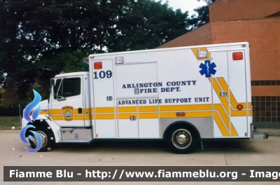 Freightliner ?
United States of America - Stati Uniti d'America
Arlington County VA Fire Department
Parole chiave: Ambulanza Ambulance