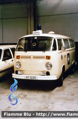 Volkswagen Transporter T2
Bundesrepublik Deutschland - Germania
Landespolizei Niedersachsen
Parole chiave: Ambulanza Ambulance