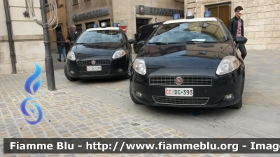 Fiat Grande Punto
Carabinieri
CC DC 283
CC DG 393
Parole chiave: Fiat Grand_Punto CCDG393 CCDC283