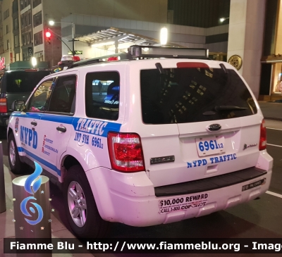 Ford Escape Hybrid II serie
United States of America - Stati Uniti d'America
New York Police Department (NYPD)
Traffic Enforcement Queens
Parole chiave: Ford Escape_Hybrid_IIserie