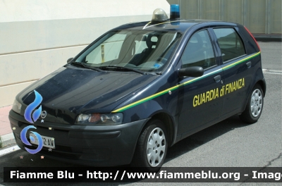 Fiat Punto II serie
Guardia di Finanza
GdiF 532 AW
Parole chiave: Fiat Punto_IIserie GdiF532AW