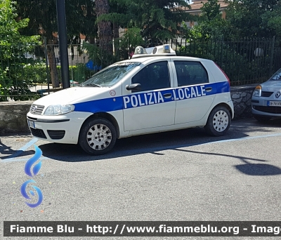 Fiat Punto III serie Classic
Polizia Municipale
Unione dei Comuni Bassa Sabina
Autovettura Appartenente al Comando di Tarano (RI)
Parole chiave: Fiat Punto_IIIserie_Classic Festa_della_Repubblica_2018